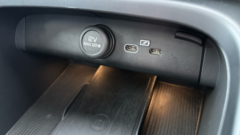 Volvo XC40 2.0 B4P Ultra Dark 5dr Auto Petrol Estate